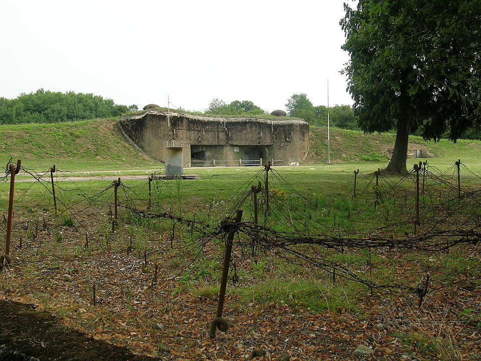 Barbed wire network in front of the entrance to the Immerhof.