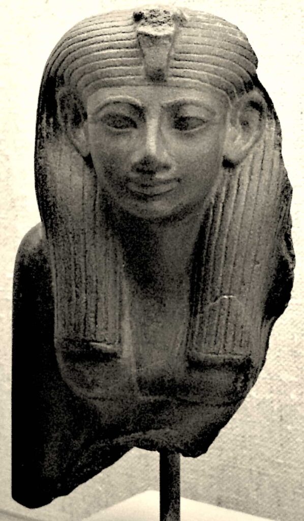 Hatshepsut figurine as "Grand Royal Bride" of Thutmose II. Museum of Fine Arts, Boston.