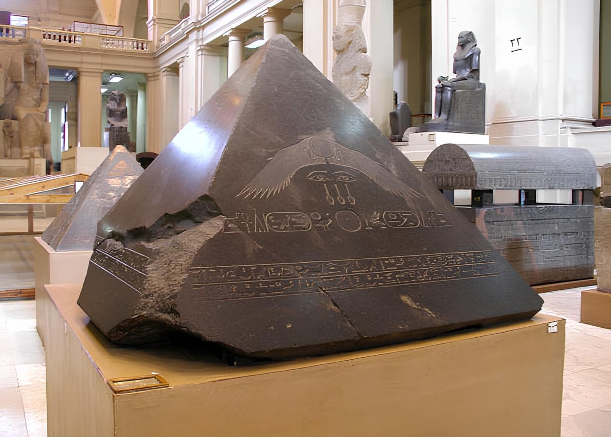 Pyramidion