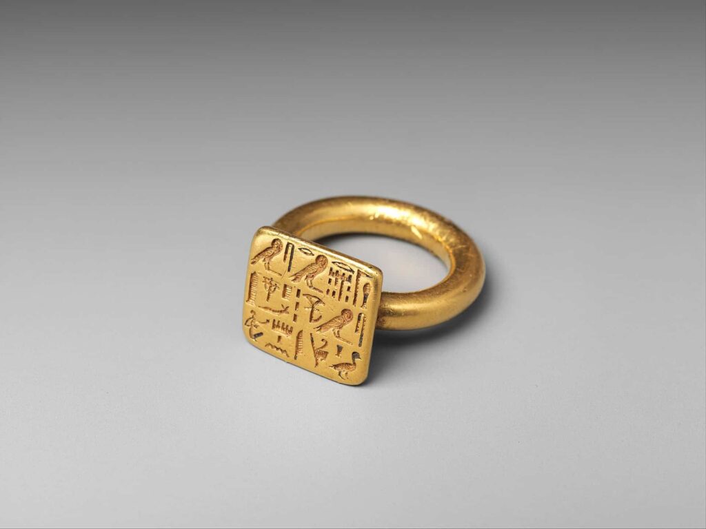 Priest Sienamun's ring. Dating to the Low Era, circa 664–525 B.C.