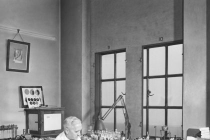Fleming in his laboratory in 1943