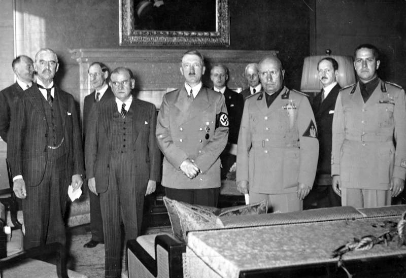 From left to right: Chamberlain, Daladier, Hitler, Mussolini, and Ciano pictured before signing the Munich Agreement, which gave the Sudetenland to Germany
